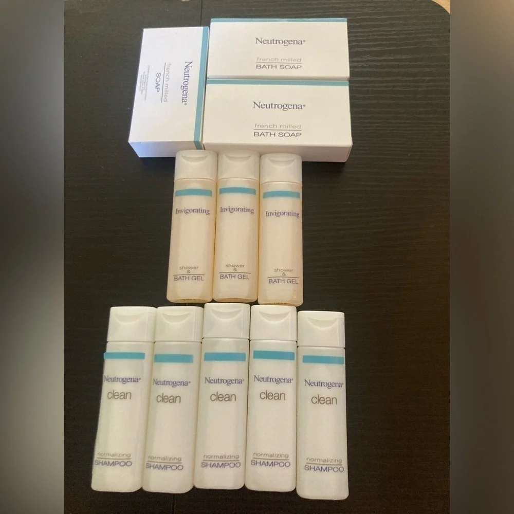 4/$25 Neutrogena travel set. Brand new. Includes 3 bar soap , 5 shampoos & more